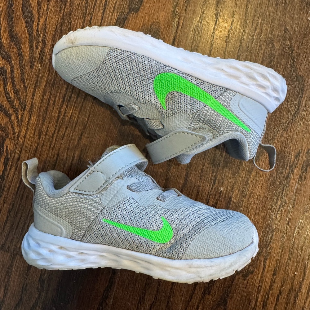 Nike Toddler Velcro Sneakers